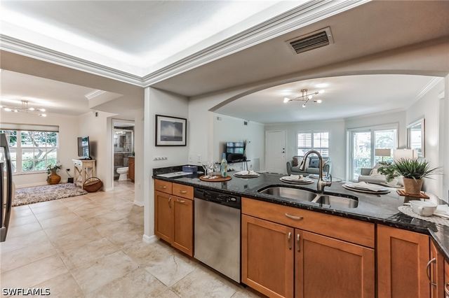 5633 Turtle Bay DR 37, Naples, FL 34108