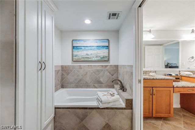 5633 Turtle Bay DR 37, Naples, FL 34108