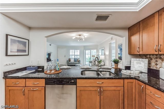 5633 Turtle Bay DR 37, Naples, FL 34108