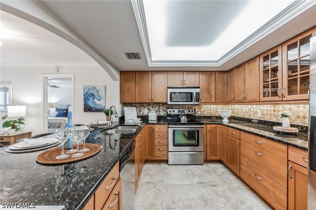 5633 Turtle Bay DR 37, Naples, FL 34108
