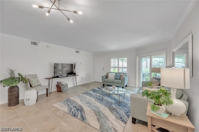 5633 Turtle Bay DR 37, Naples, FL 34108