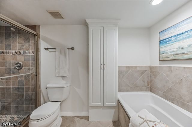5633 Turtle Bay DR 37, Naples, FL 34108
