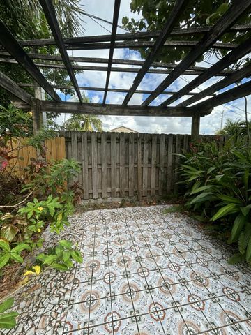 5839 Daphne Drive -, West Palm Beach, FL 33415
