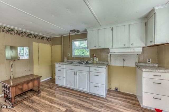 318 & 322 Deck Valley Road, Bristol, TN 37620