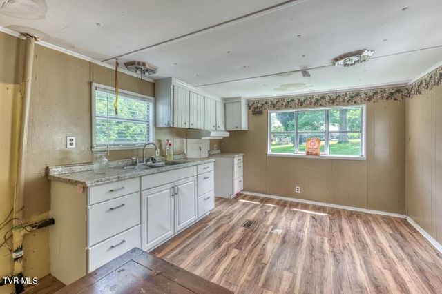 318 & 322 Deck Valley Road, Bristol, TN 37620