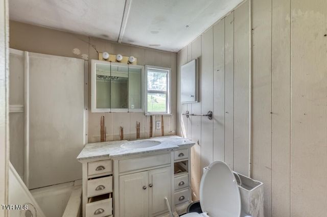 318 & 322 Deck Valley Road, Bristol, TN 37620