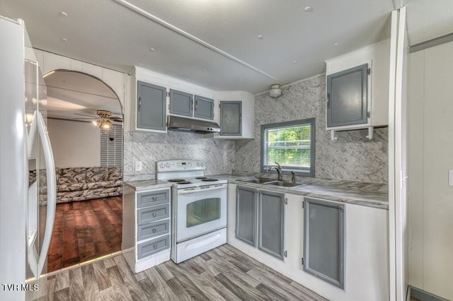 318 & 322 Deck Valley Road, Bristol, TN 37620