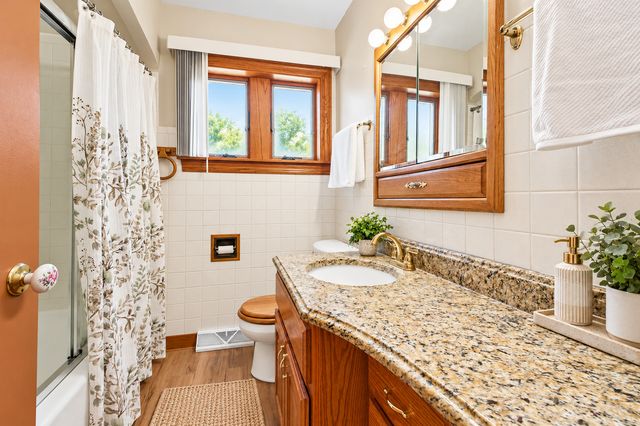 4311 W 108th Place, Oak Lawn, IL 60453