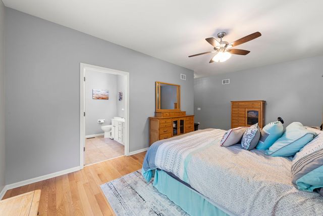 16174 Seneca Lake Circle, Crest Hill, IL 60403