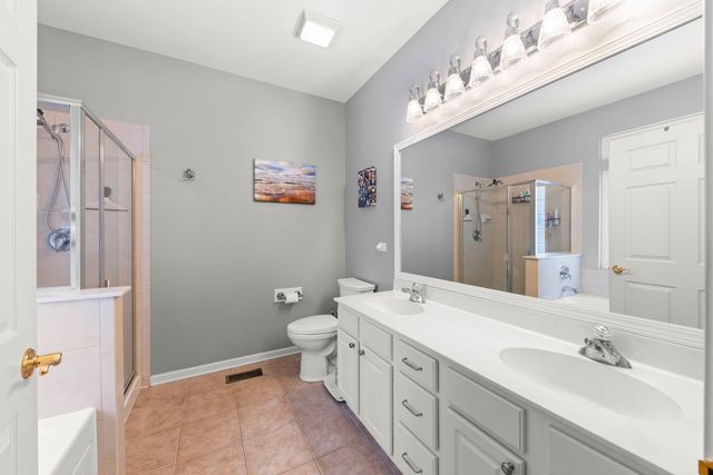 16174 Seneca Lake Circle, Crest Hill, IL 60403