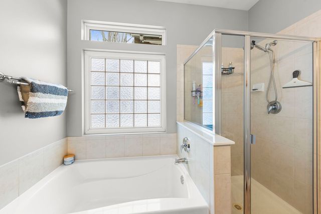 16174 Seneca Lake Circle, Crest Hill, IL 60403