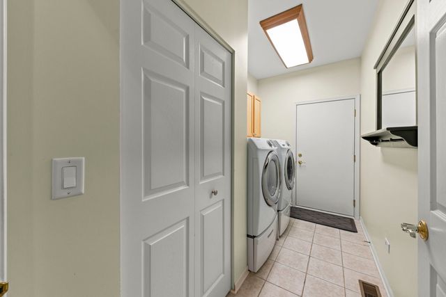 16174 Seneca Lake Circle, Crest Hill, IL 60403