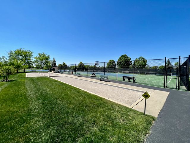 16174 Seneca Lake Circle, Crest Hill, IL 60403