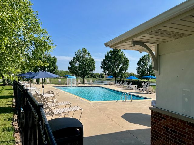 16174 Seneca Lake Circle, Crest Hill, IL 60403