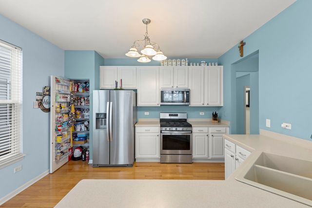 16174 Seneca Lake Circle, Crest Hill, IL 60403