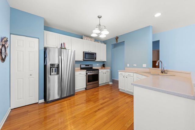 16174 Seneca Lake Circle, Crest Hill, IL 60403