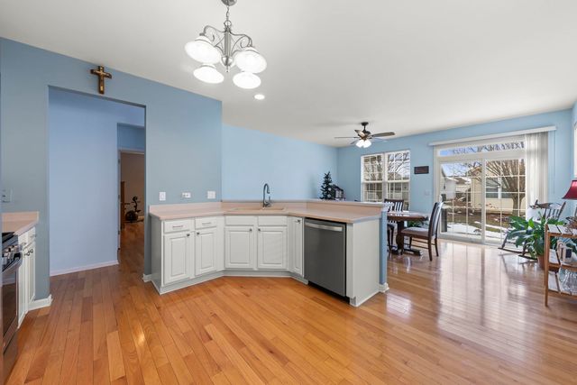 16174 Seneca Lake Circle, Crest Hill, IL 60403