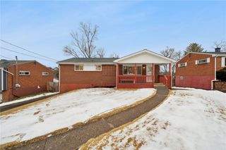 910 Colonial Manor Rd, North Huntingdon, PA 15642