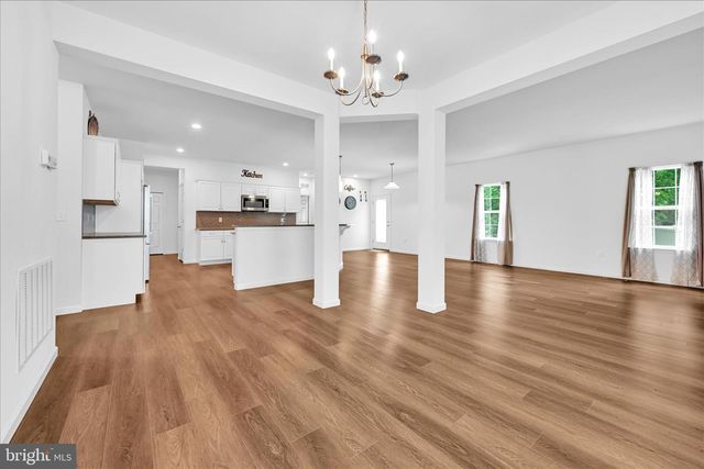 25 CREEKSIDE DR, Lebanon, PA 17042