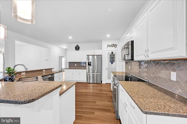 25 CREEKSIDE DR, Lebanon, PA 17042