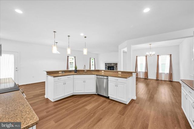 25 CREEKSIDE DR, Lebanon, PA 17042