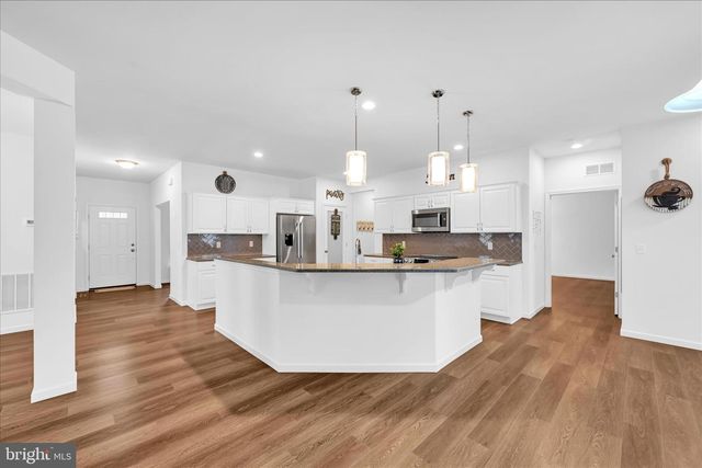 25 CREEKSIDE DR, Lebanon, PA 17042