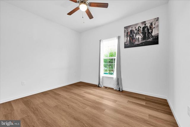 25 CREEKSIDE DR, Lebanon, PA 17042