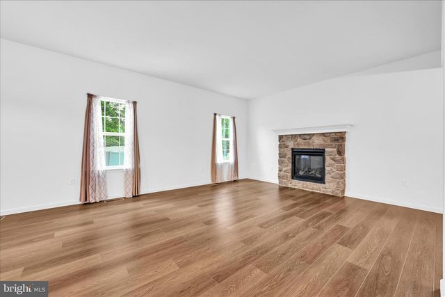 25 CREEKSIDE DR, Lebanon, PA 17042