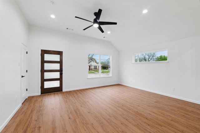 307 S Carlton Street, Ennis, TX 75119