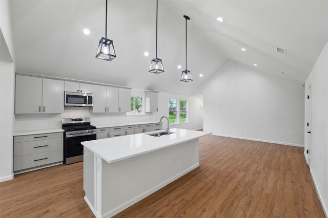 307 S Carlton Street, Ennis, TX 75119