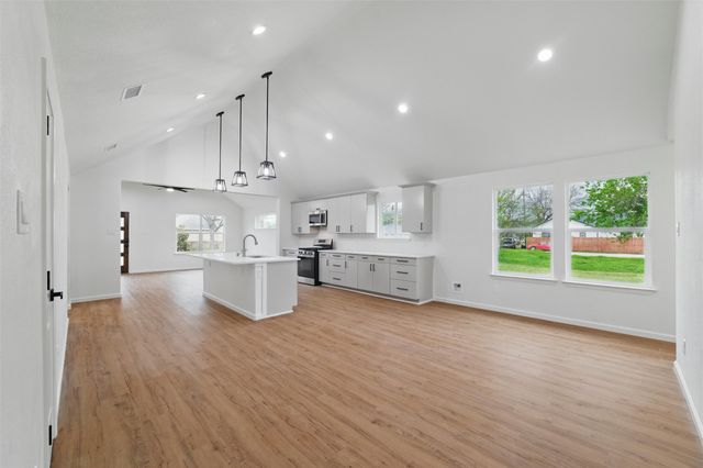 307 S Carlton Street, Ennis, TX 75119