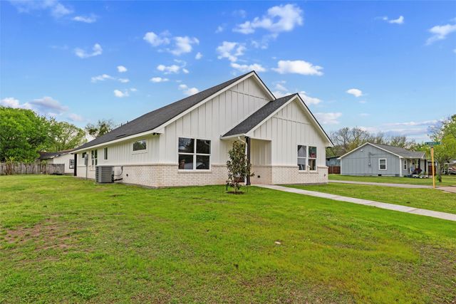 307 S Carlton Street, Ennis, TX 75119