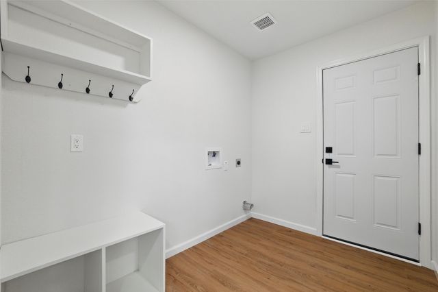 307 S Carlton Street, Ennis, TX 75119