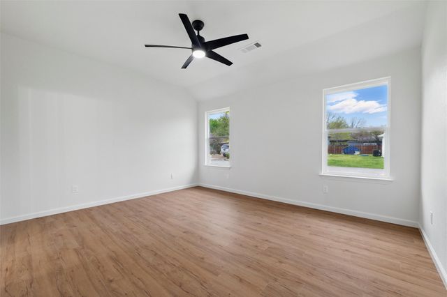 307 S Carlton Street, Ennis, TX 75119