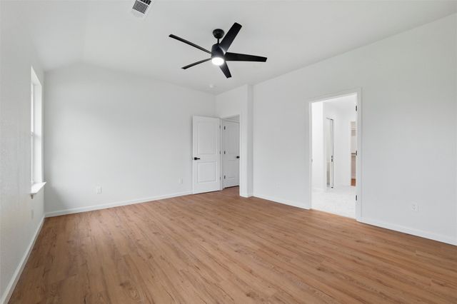 307 S Carlton Street, Ennis, TX 75119