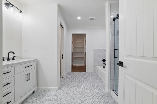 307 S Carlton Street, Ennis, TX 75119