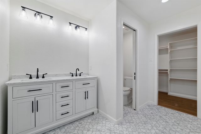 307 S Carlton Street, Ennis, TX 75119