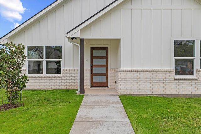 307 S Carlton Street, Ennis, TX 75119
