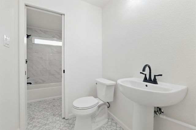 307 S Carlton Street, Ennis, TX 75119