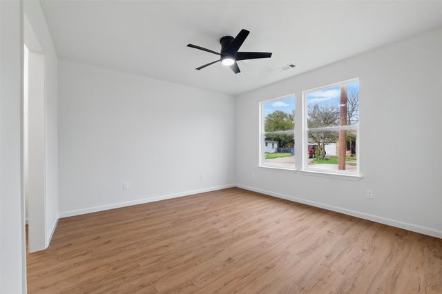 307 S Carlton Street, Ennis, TX 75119