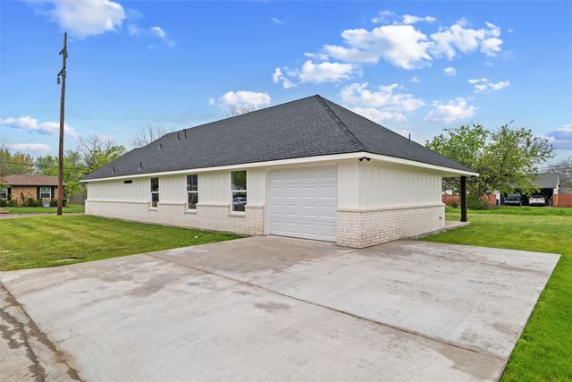 307 S Carlton Street, Ennis, TX 75119