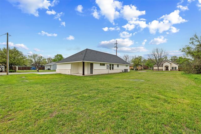 307 S Carlton Street, Ennis, TX 75119