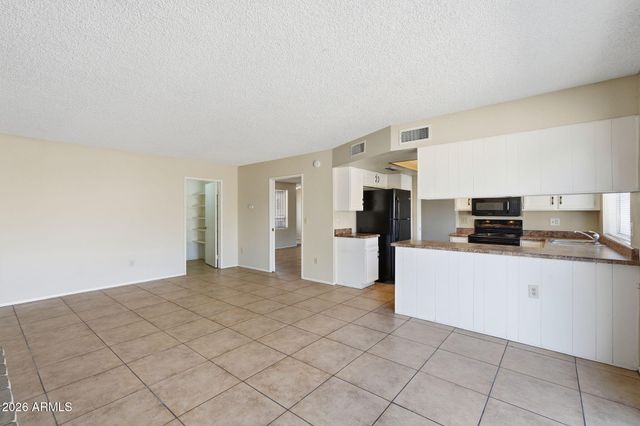 3945 W BARBARA Avenue, Phoenix, AZ 85051