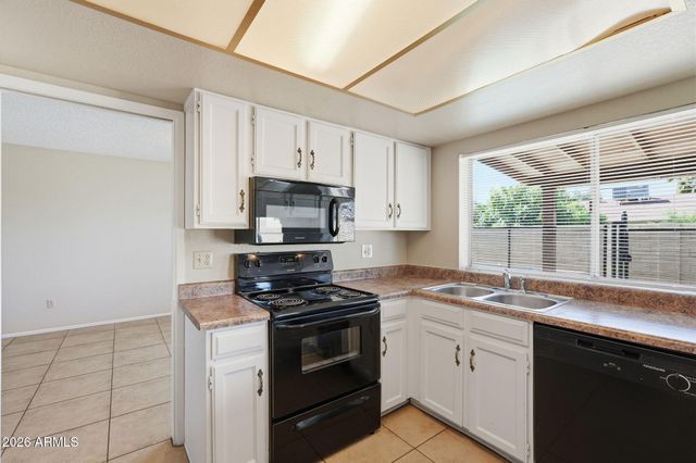 3945 W BARBARA Avenue, Phoenix, AZ 85051
