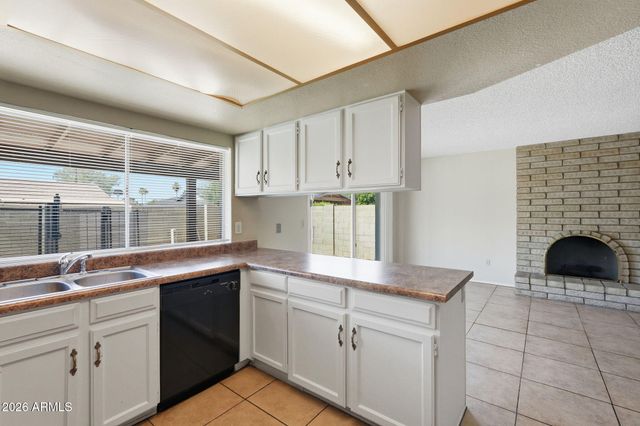3945 W BARBARA Avenue, Phoenix, AZ 85051