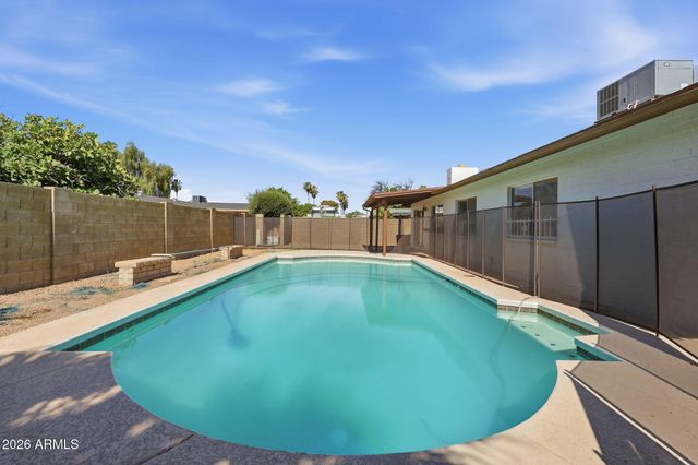 3945 W BARBARA Avenue, Phoenix, AZ 85051