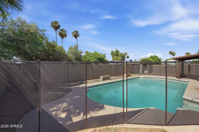 3945 W BARBARA Avenue, Phoenix, AZ 85051