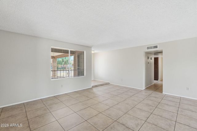 3945 W BARBARA Avenue, Phoenix, AZ 85051