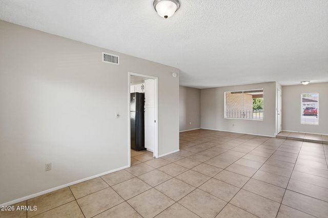 3945 W BARBARA Avenue, Phoenix, AZ 85051