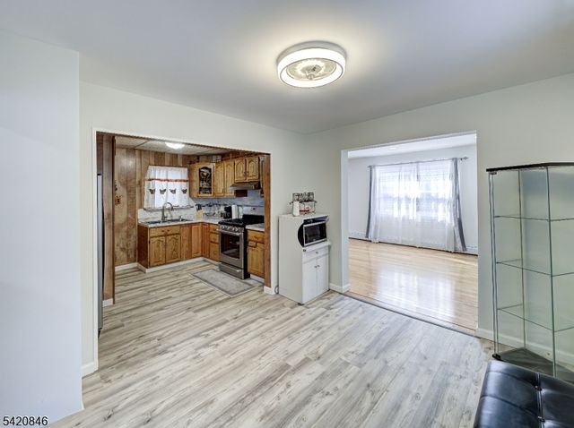 32 Montgomery St, Bloomfield Twp., NJ 07003